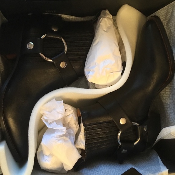 Frye Modern Harness Chelsea bootie. - Picture 5 of 6